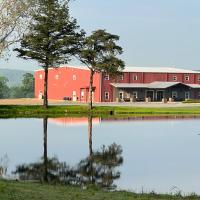 Rabbit Ridge Farms Venue overlooking the pond